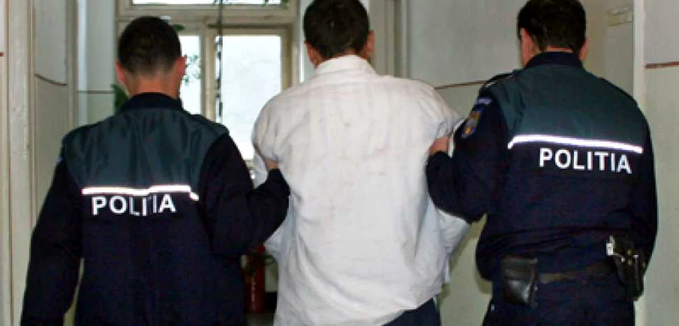 Bărbatul a fost reţinut de poliţişti