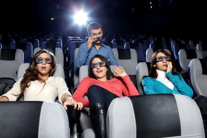 
    În timp ce operatorii privați îți oferă experiența vizionării unui film în condiții ultramoderne, statul a dat înapoi, ca racul, și în acest domeniufoto: 123RF  