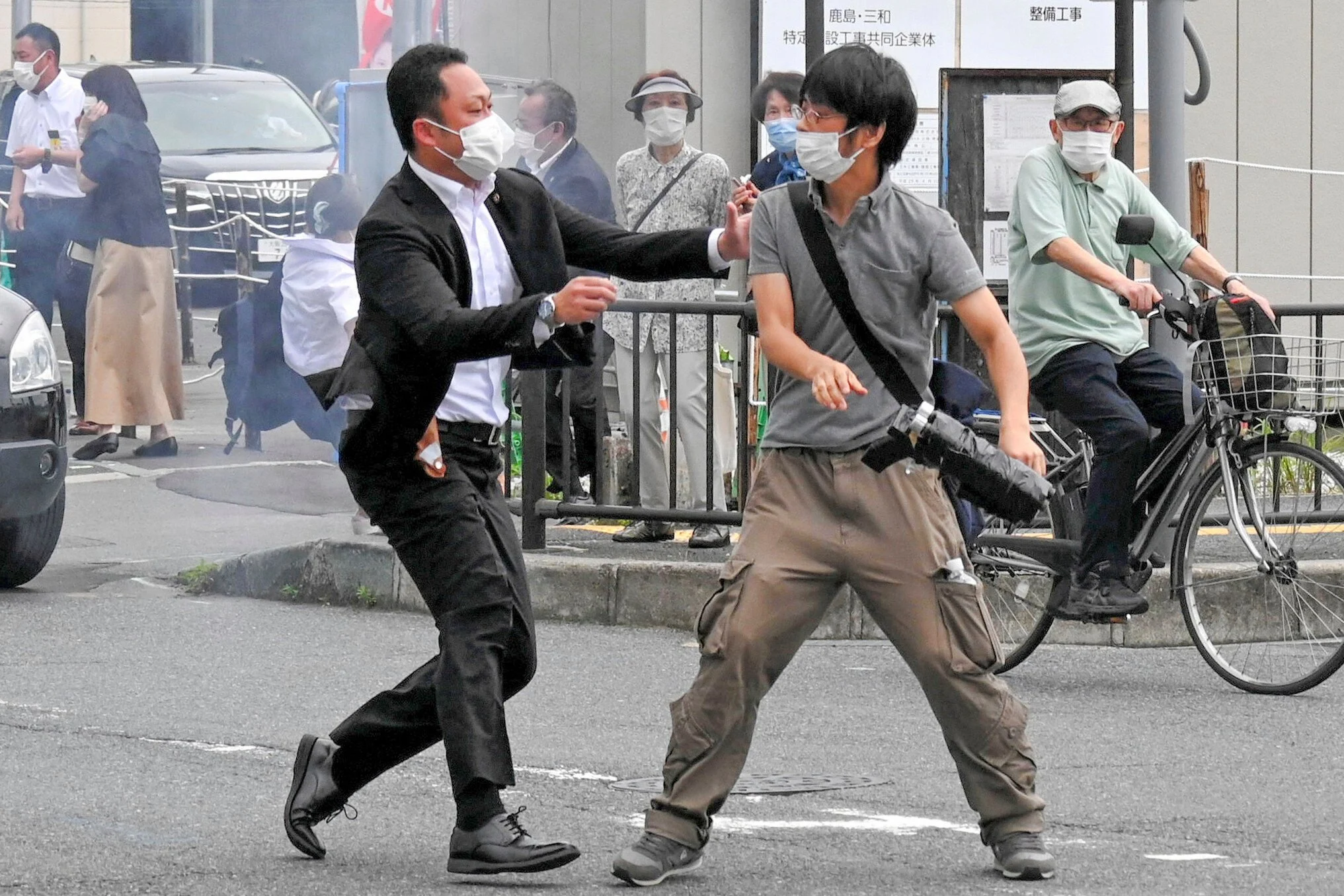 Asasinul fostului premier japonez Shinzo Abe și-a cerut iertare în faţa instanţei pentru fapta sa. Ce l-a determinat să comită crima