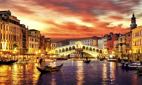 UNESCO are în vedere să introducă Veneţia şi Budapesta în lista Patrimoniului mondial în pericol  Portul Liverpool riscă să fie retras din listă jpeg