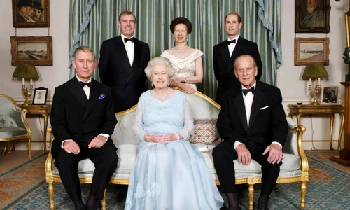 Regina Elisabeta cu copiii ei  foto   profimedia 0054013650 jpg