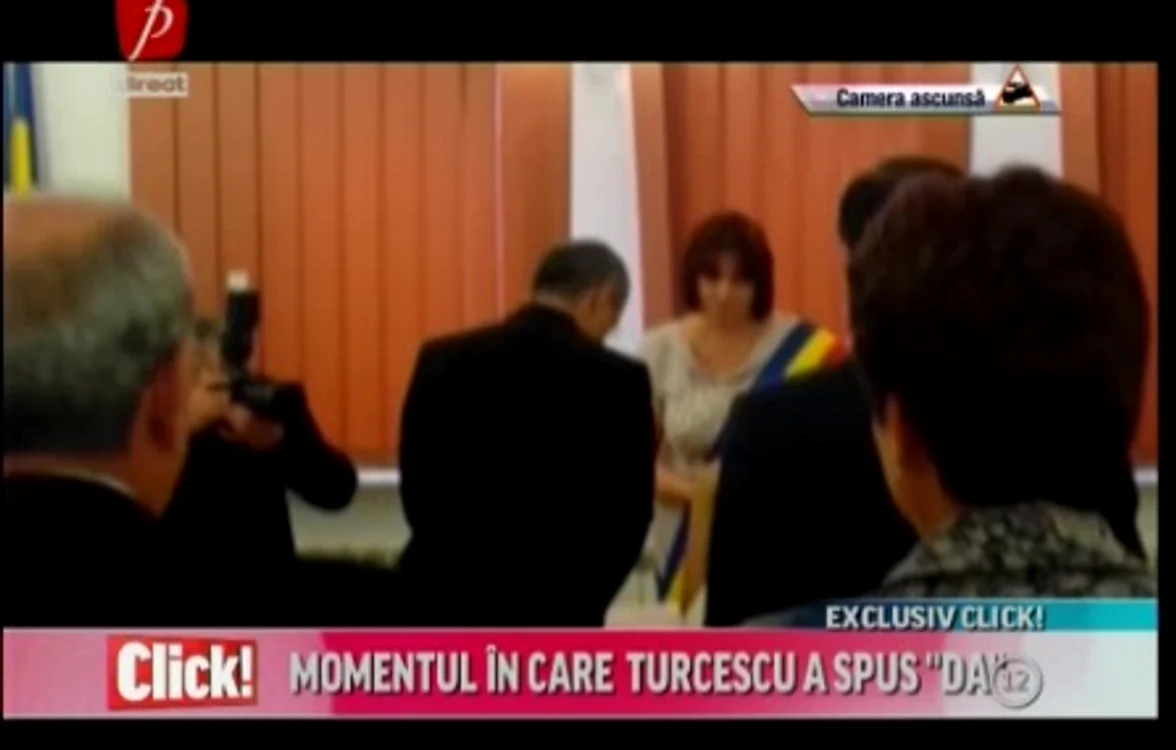 Robert şi Oana au stat doar cinci minute în faţa ofiţerului Stării Civile