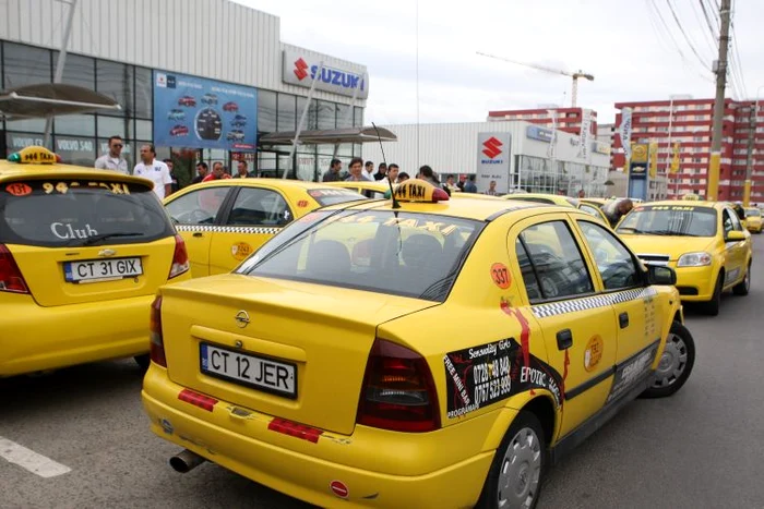 Taximetrişti constănţeni, nemulţumiţi că sunt executaţi silit de o firmă de leasing