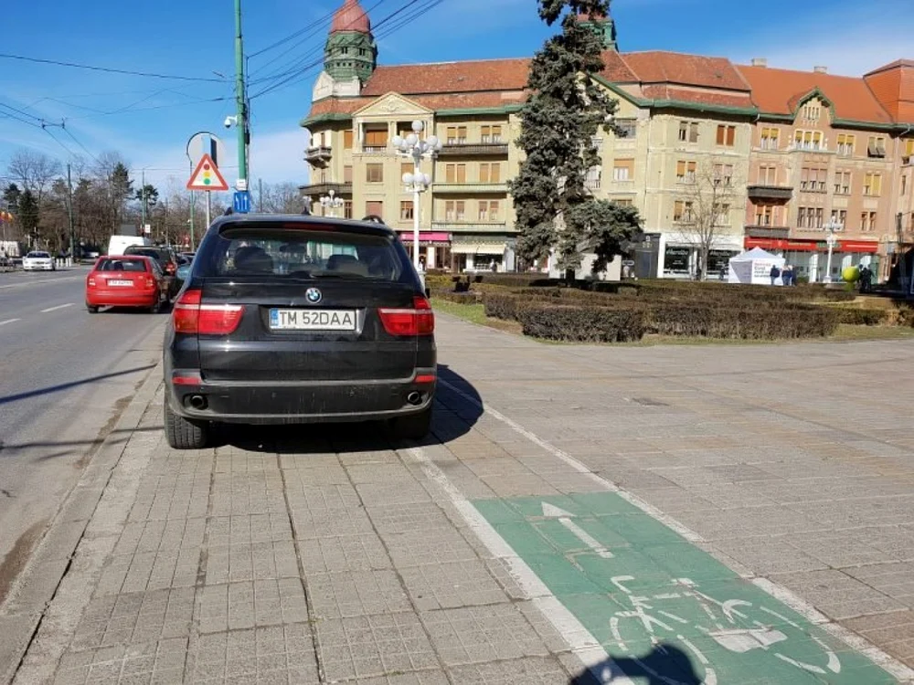 Societatea de spaţii verzi a Primăriei Timişoara vinde BMW-ul fostului director FOTO pressalert.ro