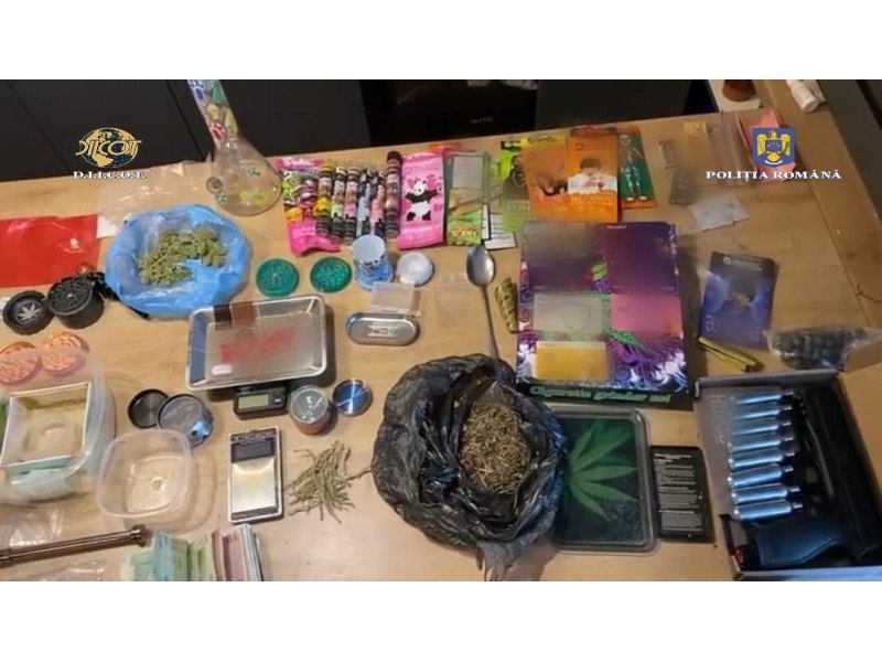 Traficant de droguri, arestat preventiv. La percheziții s-au găsit canabis, ketamină și ciuperci halucinogene VIDEO