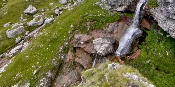 Cascada „Obârşia Ialomiţei” FOTO hailaplimbare.ro