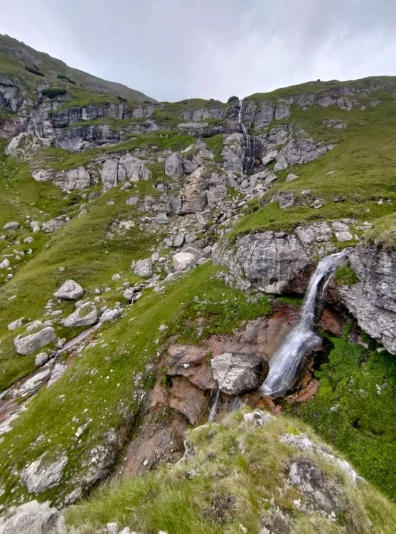 Cascada „Obârşia Ialomiţei” FOTO hailaplimbare.ro