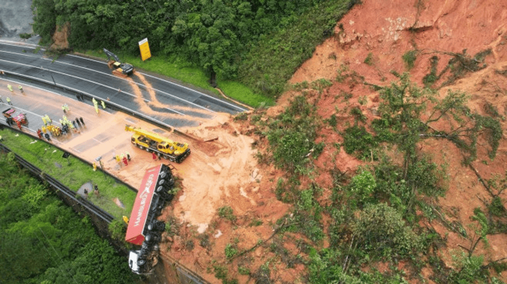 Autostradă din Brazilia distrusă de o alunecare de teren masivă. Cel puțin doi morți și alte zeci de persoane dispărute