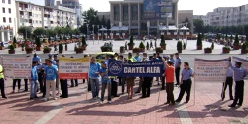 Bacău: Poliţiştii i-au claxonat pe guvernanţi