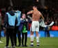 Cristiano Ronaldo i-a daruit tricoul său unei fetiţe. FOTO EPA-EFE