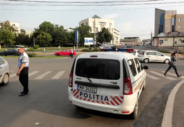 Hoţii din autoturisme capătă tot mai mult curaj... (FOTO: Mugurel Manea)