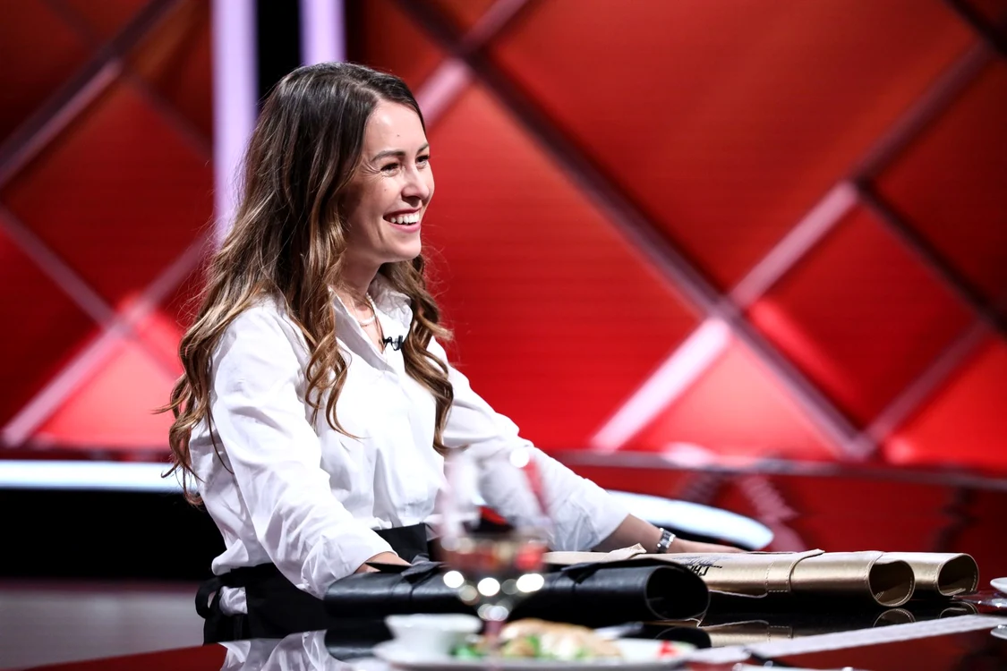 Nina Hariton este prima femeie care a luat cuțitul de aur de la chefi / foto: Antena 1