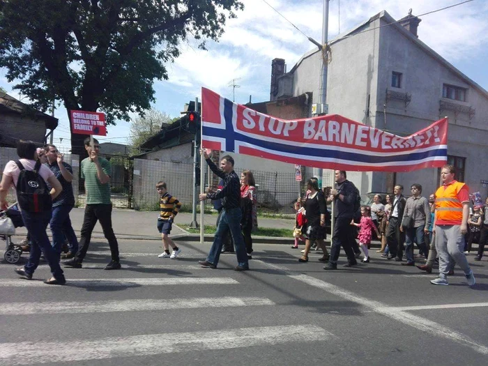 
    Peste 2.000 de români au protestat împotriva Barnevernet, Serviciul norvegian pentru Protecția Copiluluifoto: Andreea Voicu  