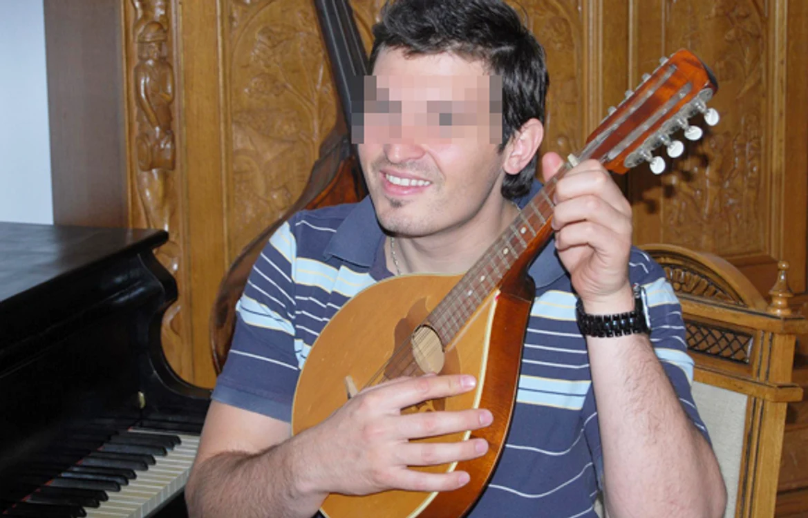 
    Alin Pascal (34 de ani) moștenește talentul muzical din familiefoto: Click!  