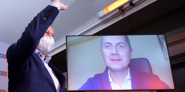 Rezultate EXIT POLL la sediul USR Dacian Ciolos FOTO Mediafax / Alexandru Dobre