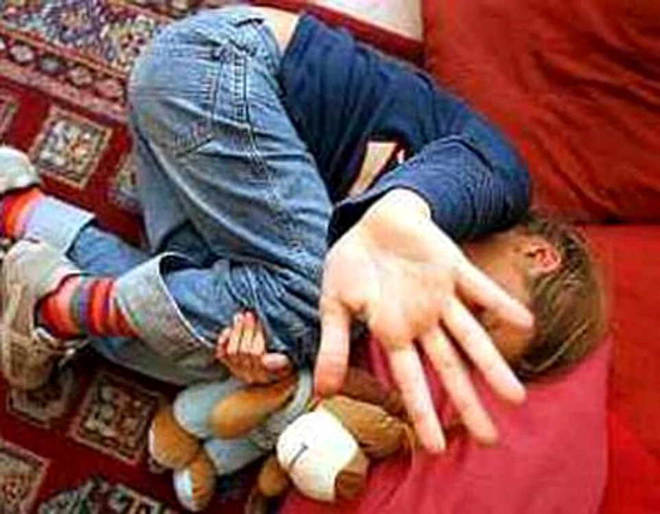 Forţele de ordine l-au arestat şi pe psihologul care îl ajutase pe pedofil