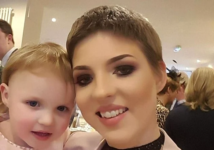 
    Leonardo DiCaprio şi Kate Winslet au sărit în ajutorul bietei femeiFoto: Guliver splashnews  