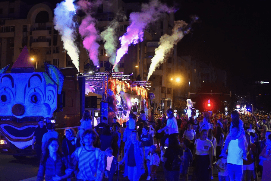 A fost şi în acest an Festivalul „Puppets Occupy Street” Craiova – tărâmul poveştilor pline de culoare şi speranță