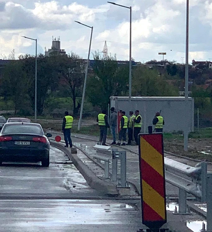 Asfaltare pe ploaie la Sibiu Foto turnulsfatului ro