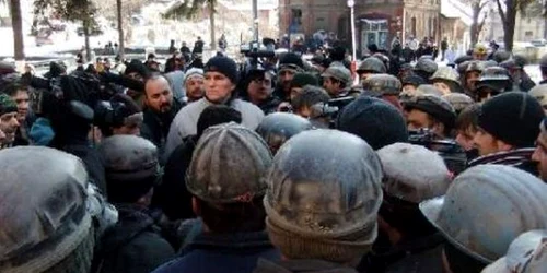 Peste 1.000 de mineri au ieşit în stradă