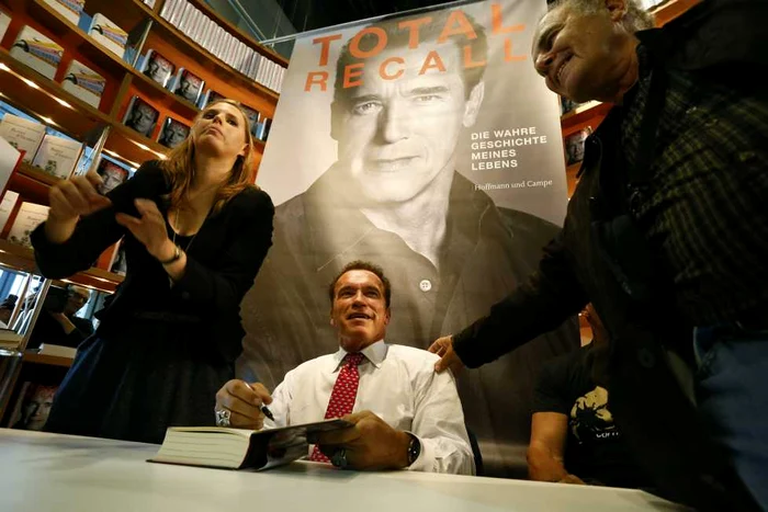 Arnold Schwarzenegger şi-a lansat autobiografia la Târgul de Carte de la Frankfurt FOTO: Reuters