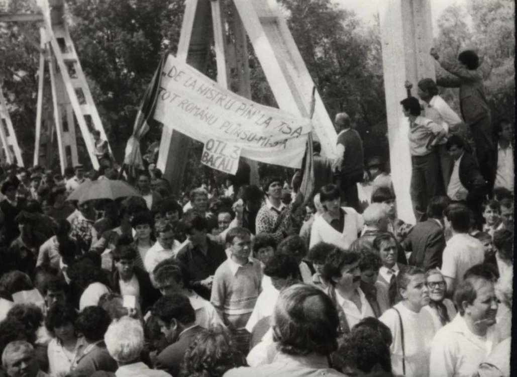 1990. Podul de la Ungheni FOTO: poduldeflori.ro