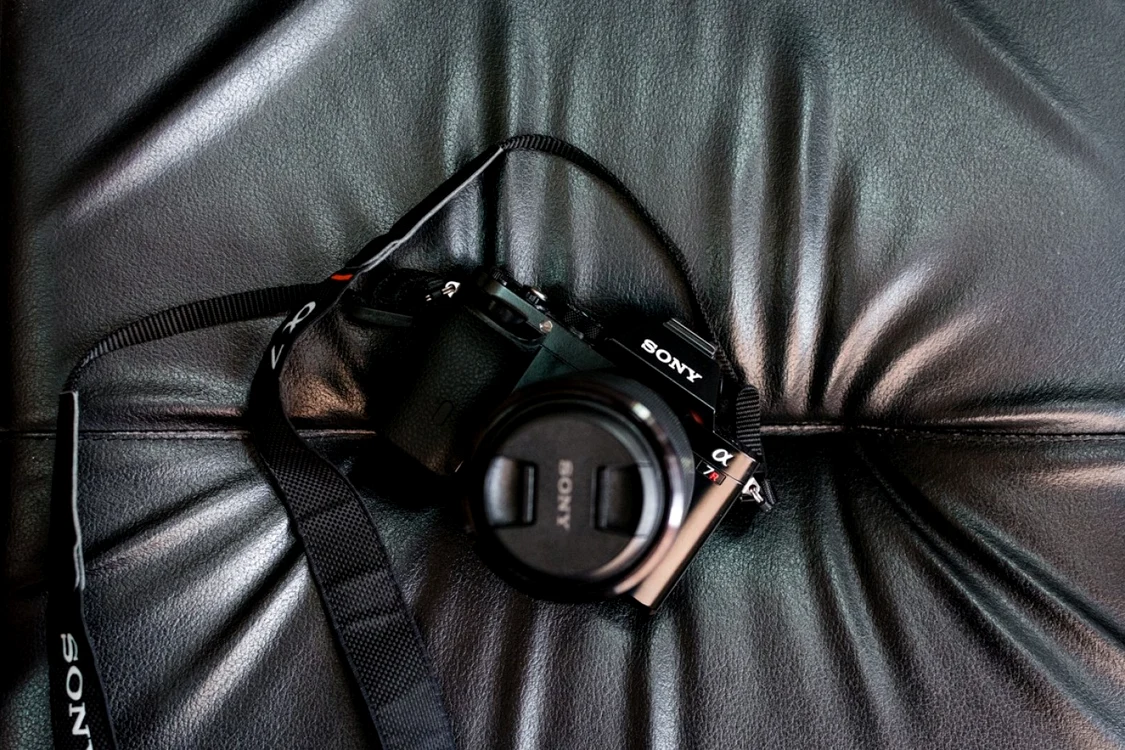 Sony Alpha A7r, un mirrorless full frame. FOTO Răzvan Băltăreţu/Adevărul