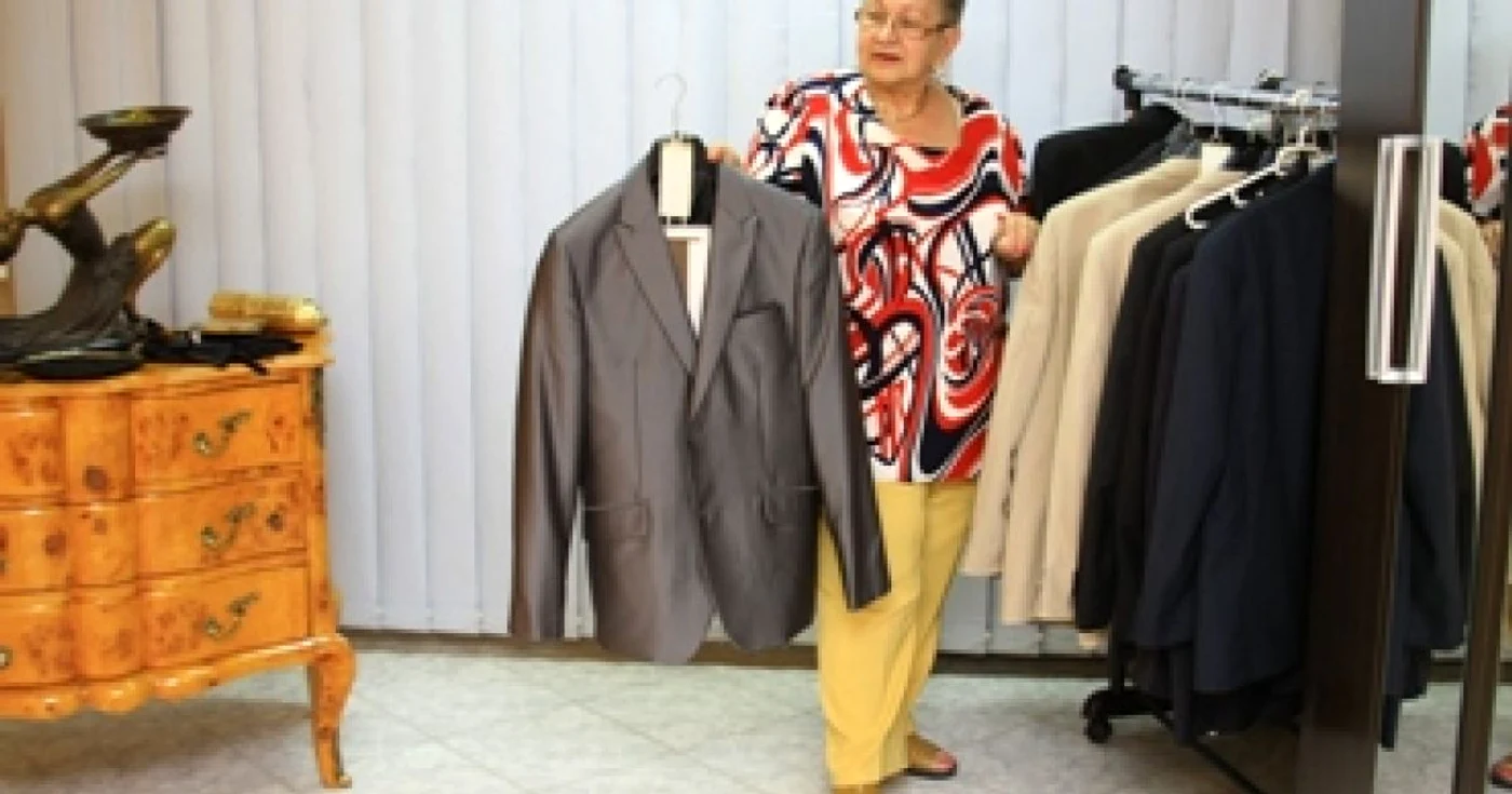 Galaţi: Închirierea hainelor, alternativă ieftină la shopping