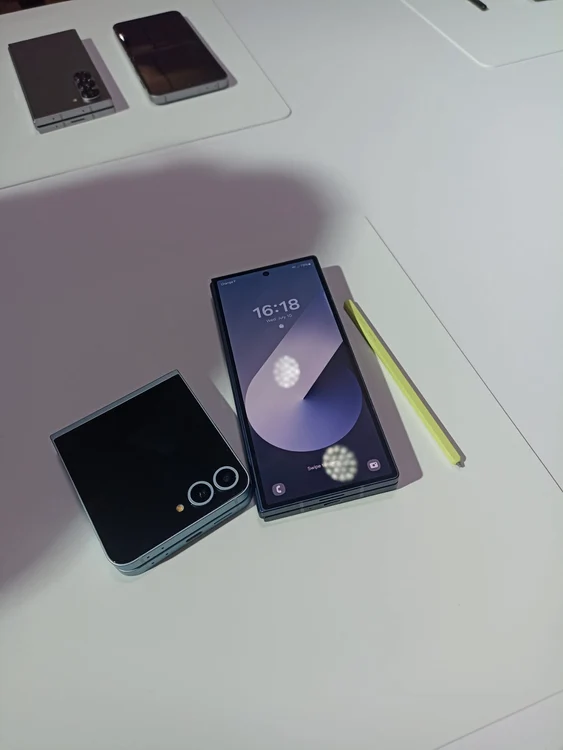 Noua serie Galaxy Z e una la superlativ FOTO Denis Grigorescu