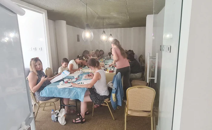 Mamele petrec timp cu copiii lor. FOTO: Fundaţia Bethany