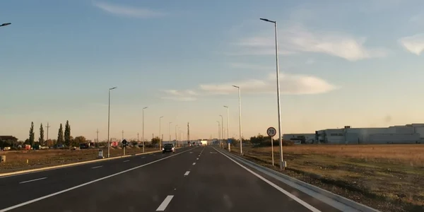 Noua şosea care asigură legătura dintre centura ocolitoare a Timişoarei şi Aeroportul Internaţional “Traian Vuia”