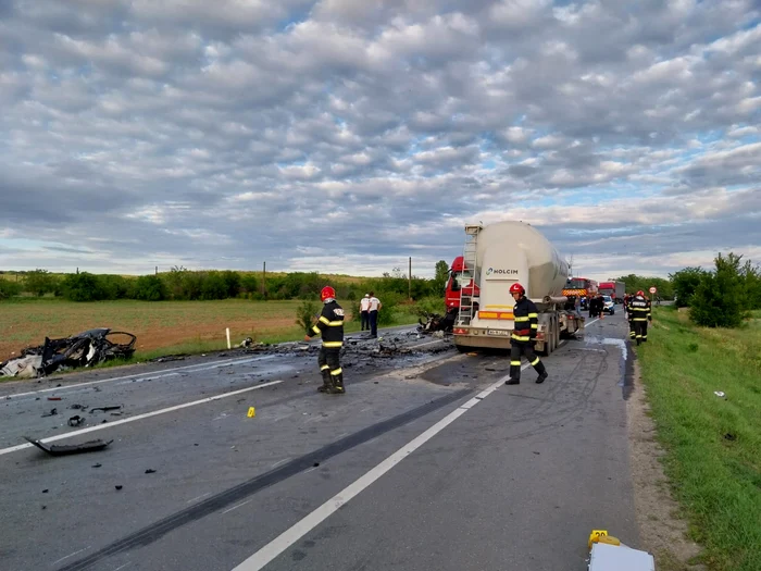La fața locului au acționat mai multe echiape FOTo: martor