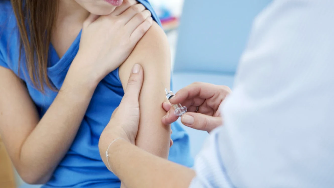 Germania se bazează pe o autorizaţie a vaccinului Pfizer/BioNTech din partea EMA pentru vaccinarea grupei de vârstă 12-15 ani în luna iunie Foto ilustrativă Shutterstock