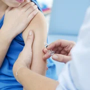 vaccinare hpv cancer col uterin fete femei Foto Shutterstock
