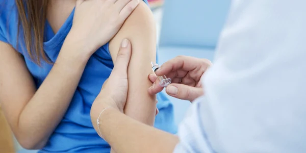 vaccinare hpv cancer col uterin fete femei Foto Shutterstock