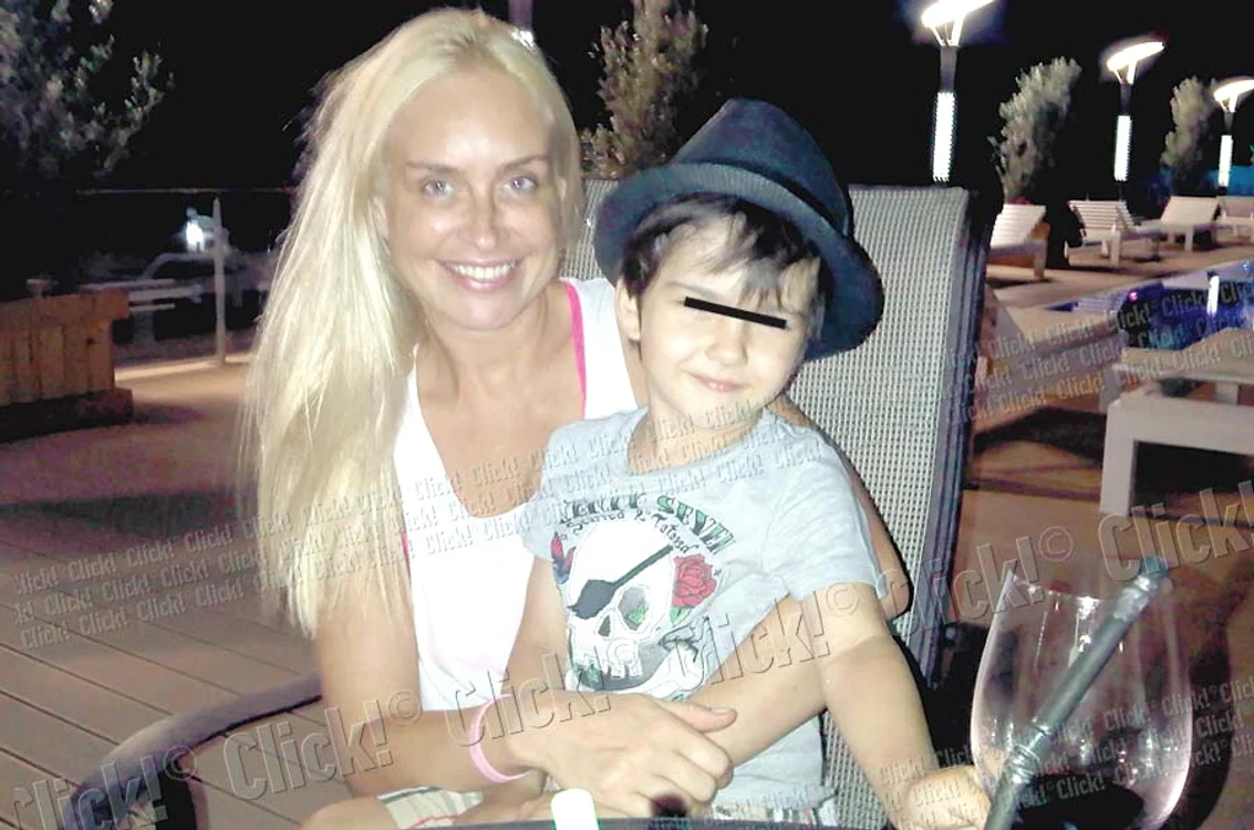 Micuţul Edan (4 ani),  fericit în braţele lui Piţurcă şi relaxat în  vacanţă alături de mami