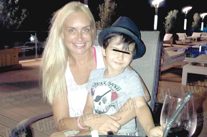 Micuţul Edan (4 ani), fericit în braţele lui Piţurcă şi relaxat în vacanţă alături de mami