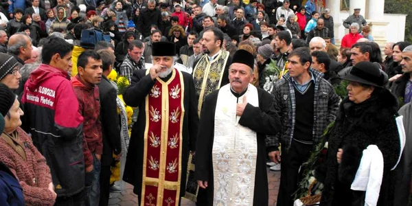 Preoţii şi credincioşii vor pleca în procesiune în jurul Parcului Icoanei