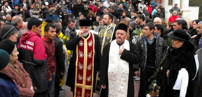 Preoţii şi credincioşii vor pleca în procesiune în jurul Parcului Icoanei