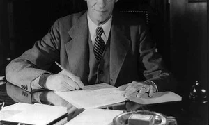 Vannevar Bush portrait jpg