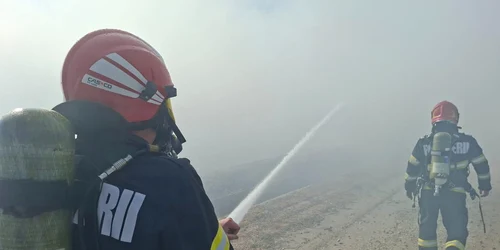 Incendiu puternic la deponeul ecologic  Foto ISU Hunedoara (6) jpg