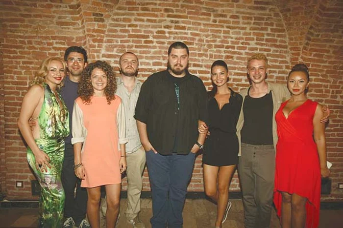 
    Micutzu a fost la party cu  întreaga echipă de la „Neam legat” Fotografii: Dorin Constanda  