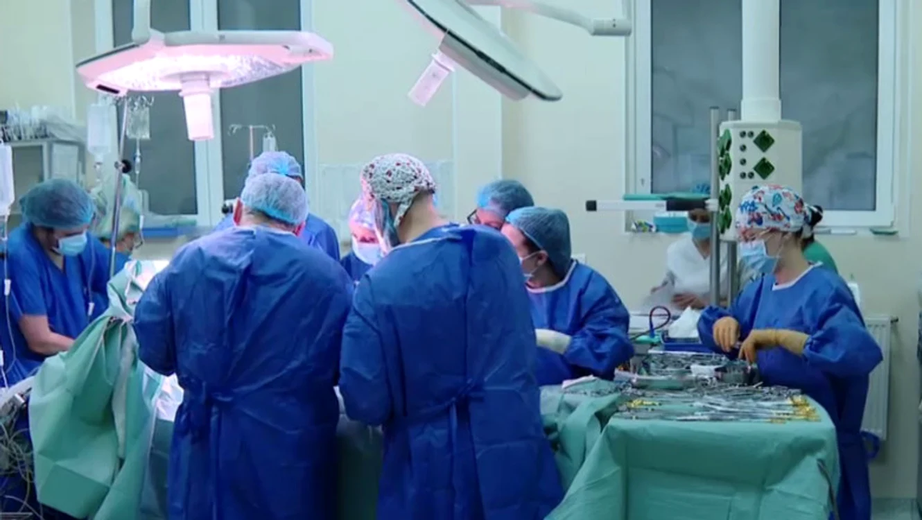 O fetiță de doar 13 ani care care nu mai avea avea mult de trăit a primit ficatul