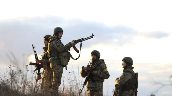 Militari ucraineni la granița cu Belarus