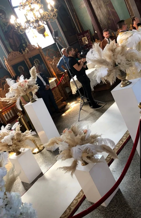 Decor spectaculos în biserică