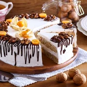 Tort cu blat de nucă și cremă de frișcă cu mascarpone Sursă foto Rețete fel de fel