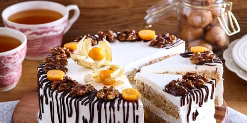 Tort cu blat de nucă și cremă de frișcă cu mascarpone Sursă foto Rețete fel de fel