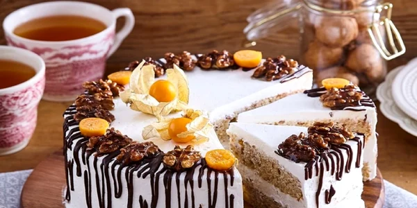 Tort cu blat de nucă și cremă de frișcă cu mascarpone Sursă foto Rețete fel de fel