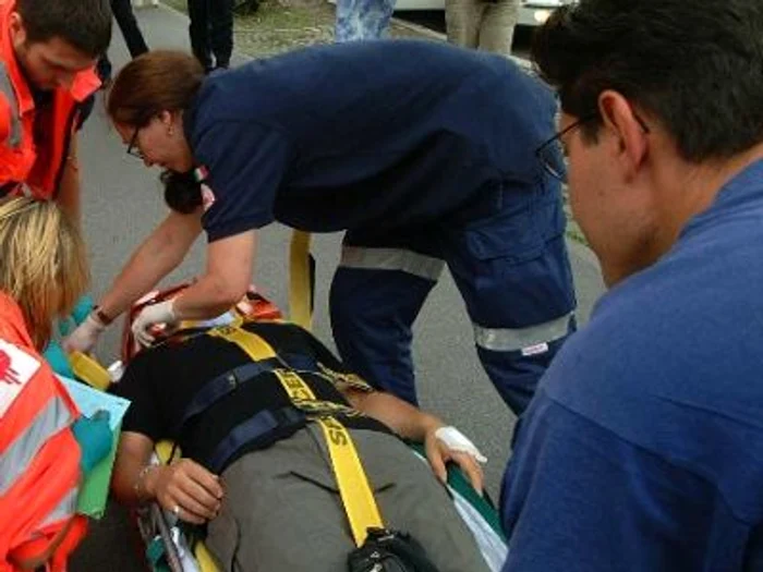 
    Personalul ambulanţei a încercat inutil să-l reanimeze pe român  