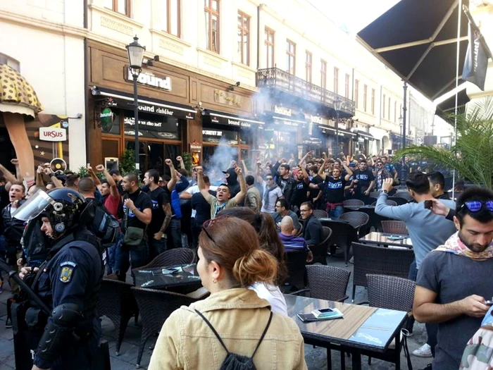 suporteri centrul vechi FOTO adevarul